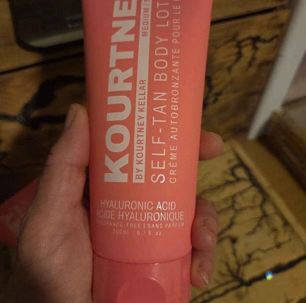 Kourtney Medium Self-Tan Body Lotion – Hyaluronic Acid Frag Free 200 ML